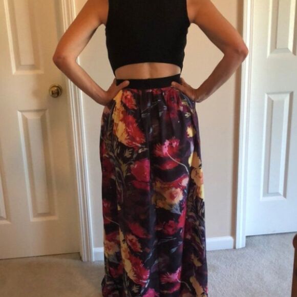 ✨🌸 Felicity & Coco Floral Maxi Dress Lower Back Cut Out and Side Split🌸 - Picture 6 of 16